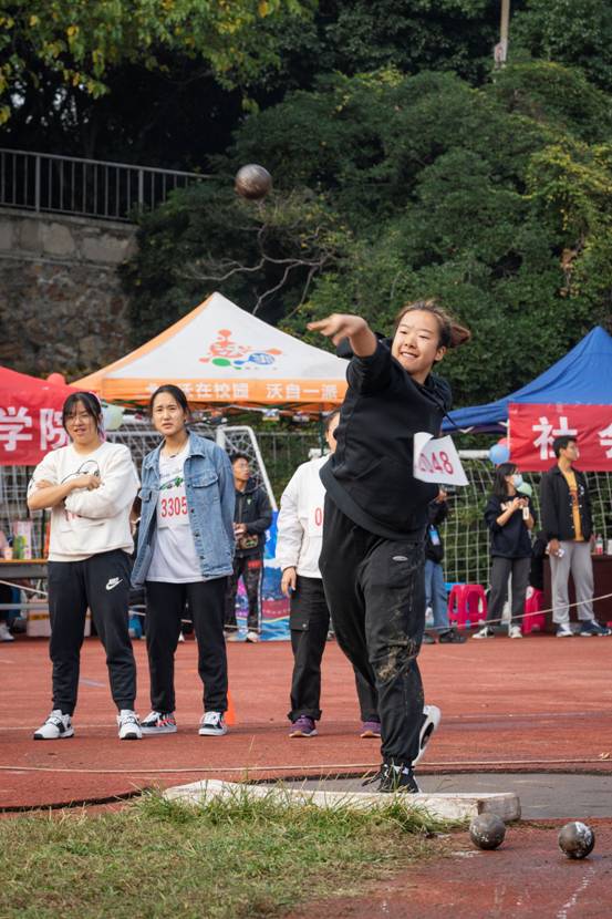 clip_image025.jpg 女子铅球